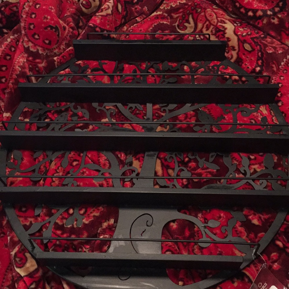 A tree hanging shelf.